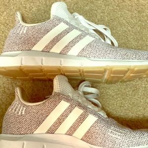 Adidas Womens swift run sneakers